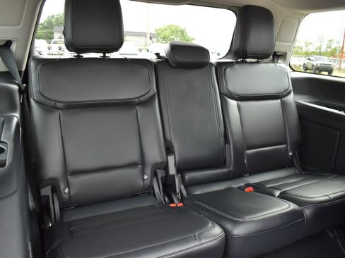 Certified 2025 Ford Expedition Platinum AWD/4WD image 27
