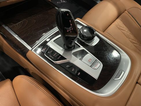 Certified 2022 BMW 750i xDrive w/ Executive Package image 19