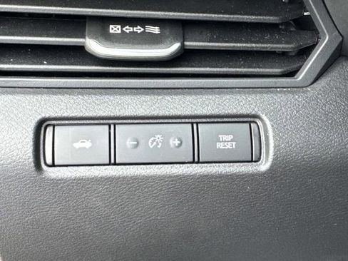 Used 2025 Nissan Altima 2.5 SV image 32