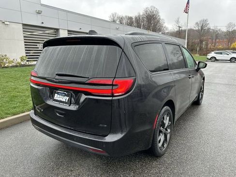 Used 2023 Chrysler Pacifica Touring-L w/ S Appearance Package AWD/4WD image 8