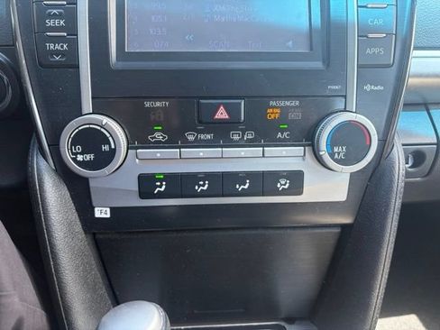 Used 2012 Toyota Camry SE w/ Leather Pkg FWD image 10