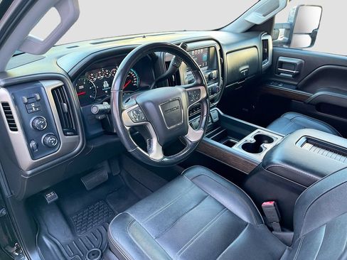 Used 2019 GMC Sierra 2500 Denali w/ Duramax Plus Package AWD/4WD image 9