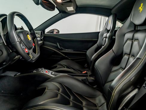 Used 2010 Ferrari 458 Italia Coupe RWD image 17
