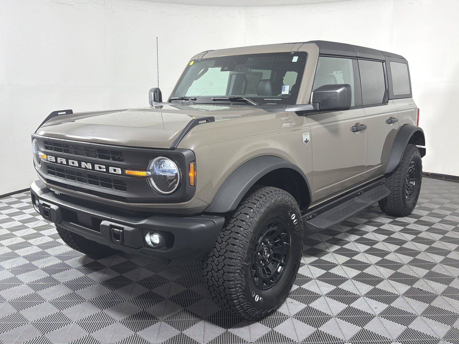 New 2026 Ford Bronco Big Bend w/ Black Diamond Package AWD/4WD image 3