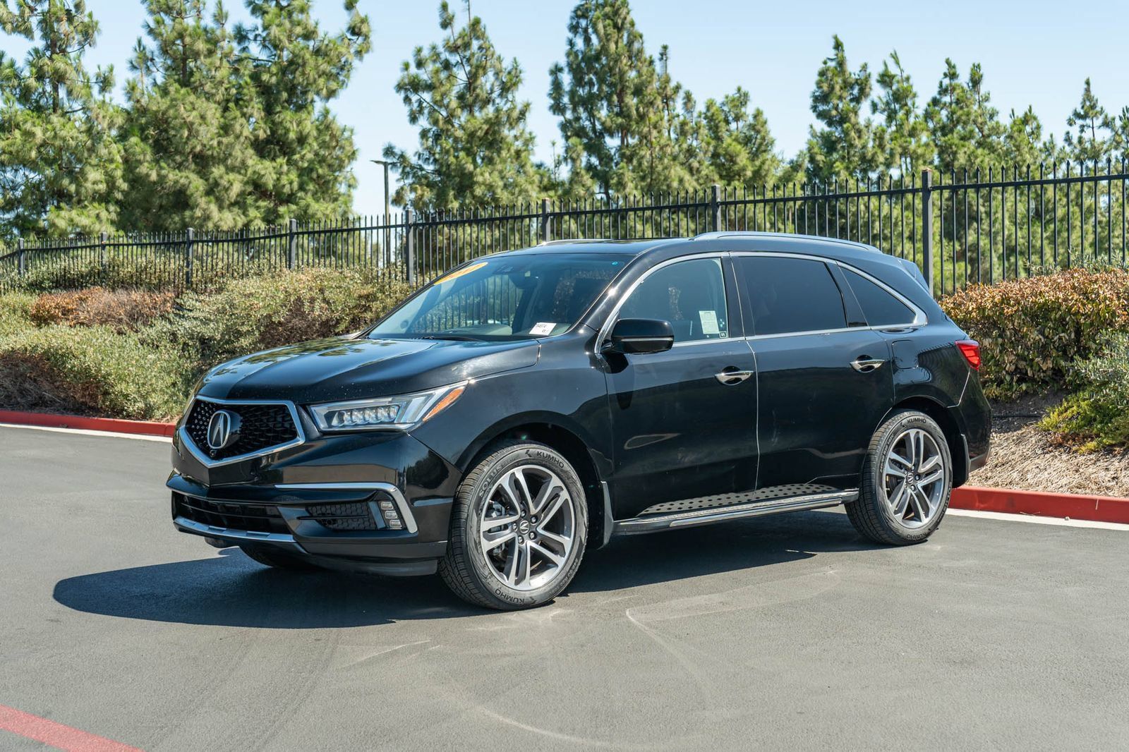 Used 2017 Acura MDX w/ Advance Package FWD image 3