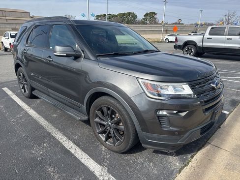Used 2018 Ford Explorer XLT w/ Equipment Group 202A image 5