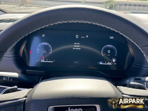 New 2025 Jeep Grand Cherokee L Altitude image 18