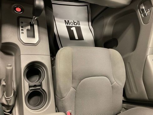 Used 2020 Nissan Frontier SV w/ Midnight Edition Floor Mats image 34