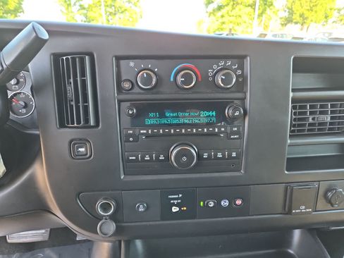 Used 2017 Chevrolet Express 2500 LS RWD image 24