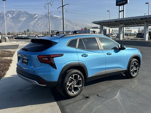 Certified 2025 Chevrolet Trax LT w/ Driver Confidence Package image 30