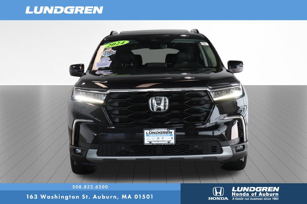 Used 2024 Honda Pilot Touring image 3