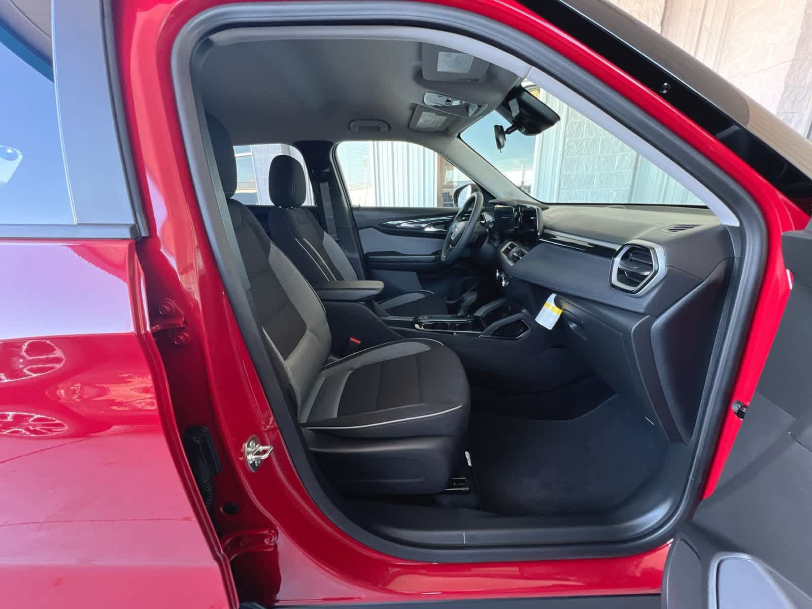 Used 2026 Chevrolet TrailBlazer LS w/ LS Convenience Package FWD image 32