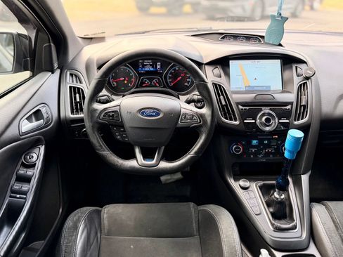 Used 2017 Ford Focus RS AWD/4WD image 33