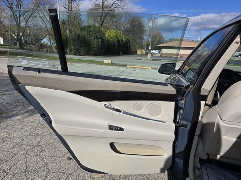 Used 2011 BMW 550i Gran Turismo xDrive 550i xDrive Gran Turismo AWD 4 w/ Active Ventilated Seat Pkg image 11