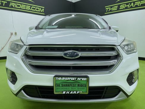 Used 2017 Ford Escape SE image 3