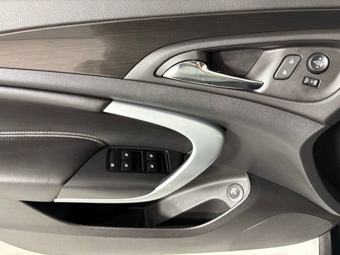 Used 2017 Buick Regal Sport Touring image 19