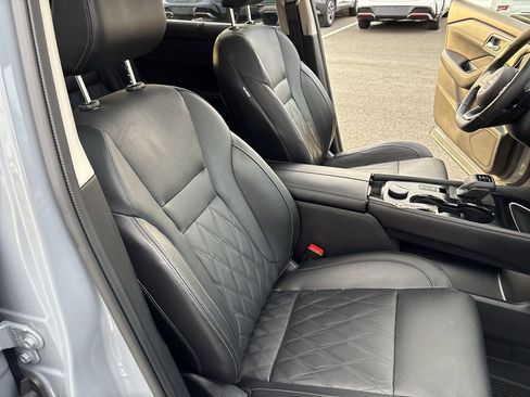 Used 2023 Nissan Rogue Platinum w/ Platinum Premium Package image 22