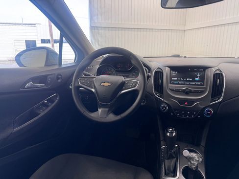 Used 2018 Chevrolet Cruze LT w/ Convenience Package FWD image 15