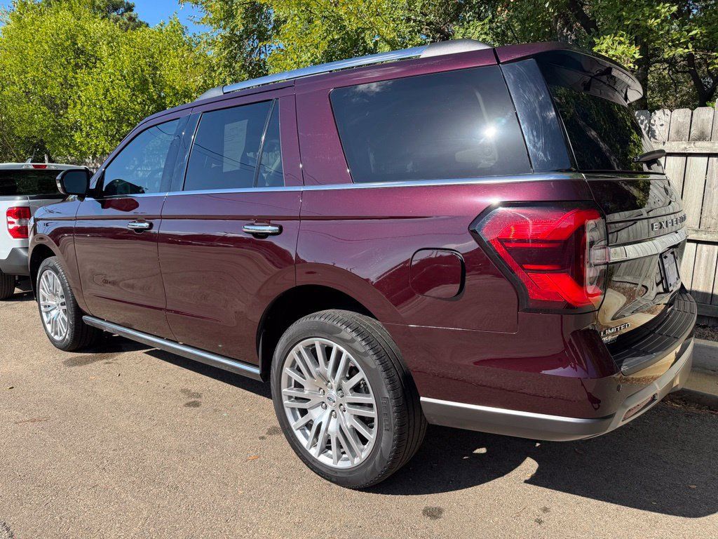 Used 2024 Ford Expedition Limited RWD image 3