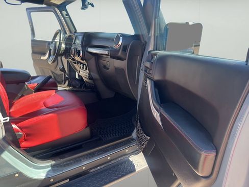 Used 2013 Jeep Wrangler Rubicon AWD/4WD image 25