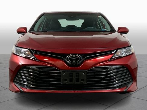 Used 2019 Toyota Camry LE image 3