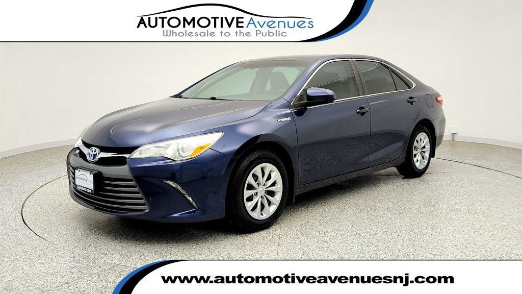 Used 2017 Toyota Camry LE FWD image 1