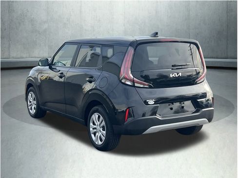 Used 2023 Kia Soul LX image 8