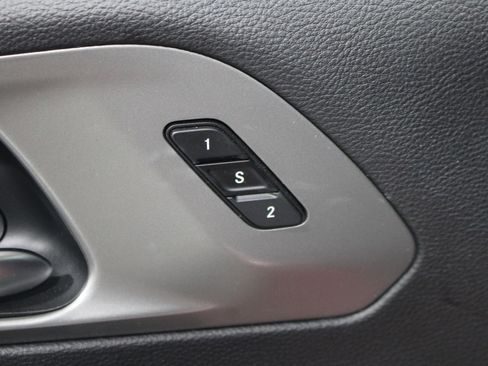 Used 2025 Chrysler Pacifica Select FWD image 8