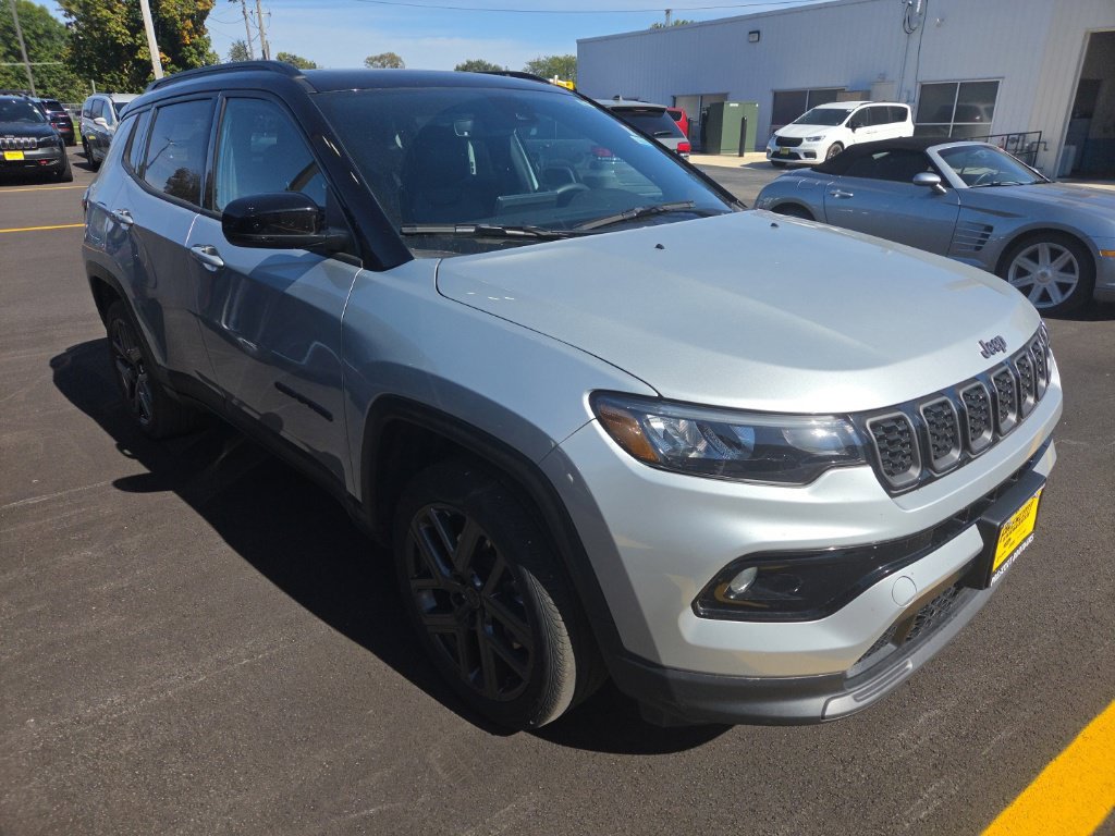 Used 2025 Jeep Compass Limited w/ Sun & Sound Group AWD/4WD image 1
