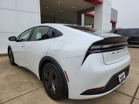 New 2026 Toyota Prius SE image 9