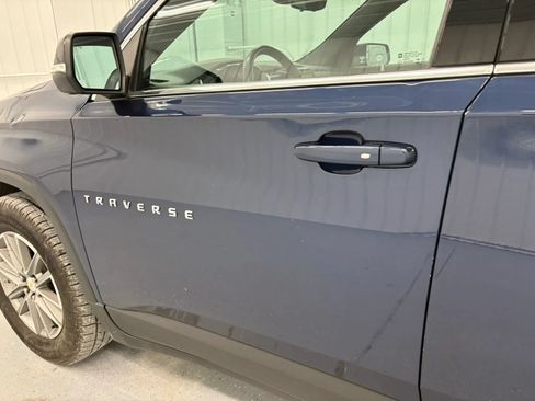 Used 2022 Chevrolet Traverse LT FWD image 52
