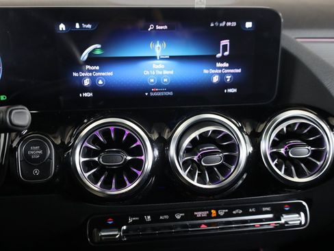 Used 2023 Mercedes-Benz GLA 250 4MATIC image 19