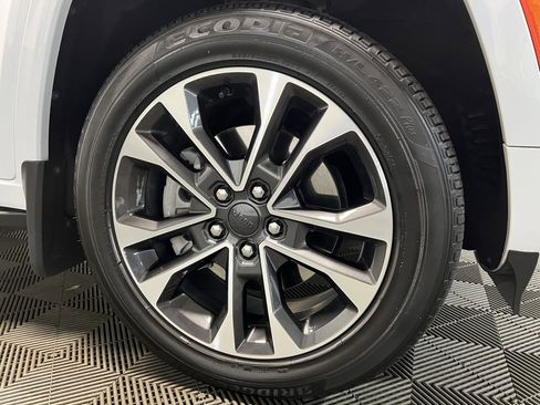 Used 2023 Jeep Grand Cherokee L Overland w/ Rear Seat Video Group I image 3