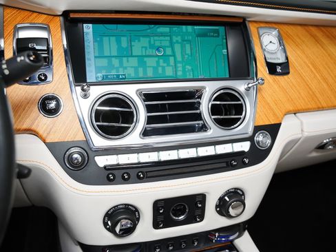 Used 2017 Rolls-Royce Dawn image 38