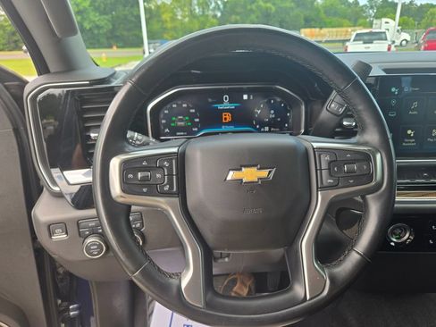 Used 2023 Chevrolet Silverado 1500 LT AWD/4WD image 10