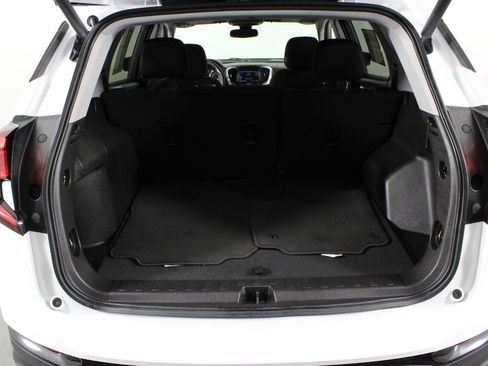 Used 2023 GMC Terrain SLE w/ Driver Convenience Package image 17