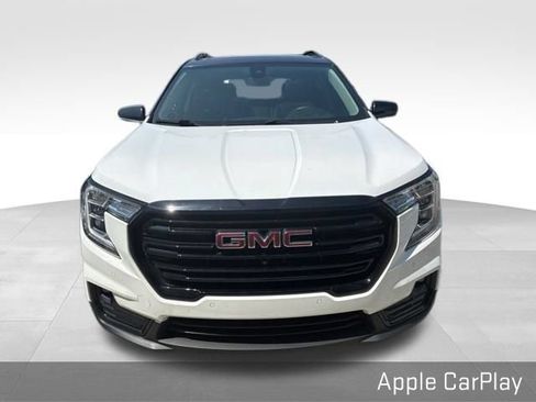 Used 2023 GMC Terrain SLT w/ Tech Package FWD image 3
