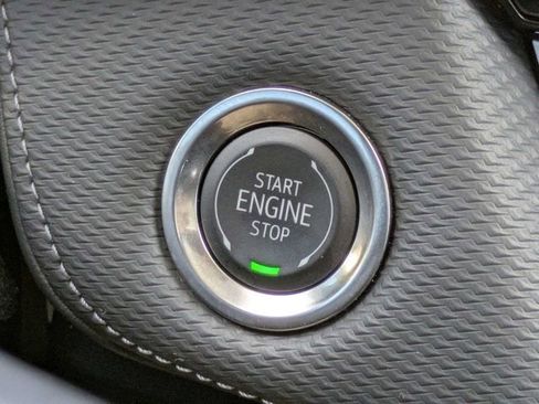 Used 2025 Chevrolet Equinox LT FWD image 29