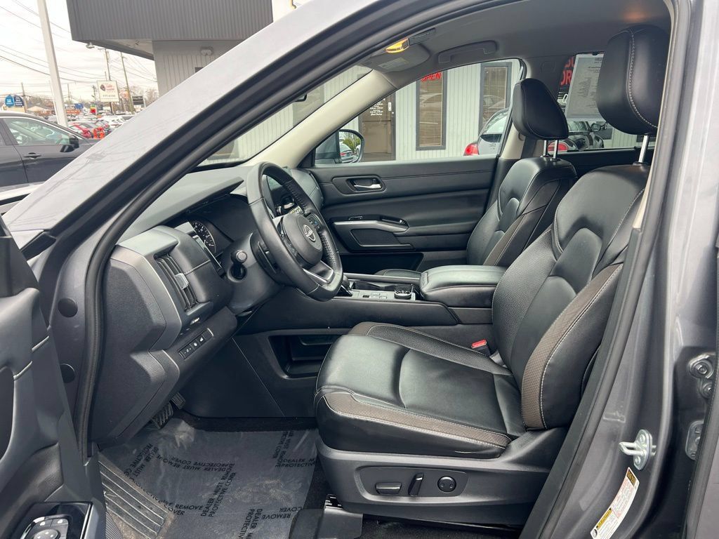 Used 2023 Nissan Pathfinder SL w/ Cargo Package AWD/4WD image 9