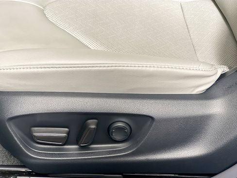 Used 2023 Toyota Camry XLE image 15