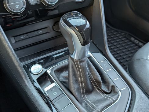 Used 2024 Volkswagen Taos SE image 31