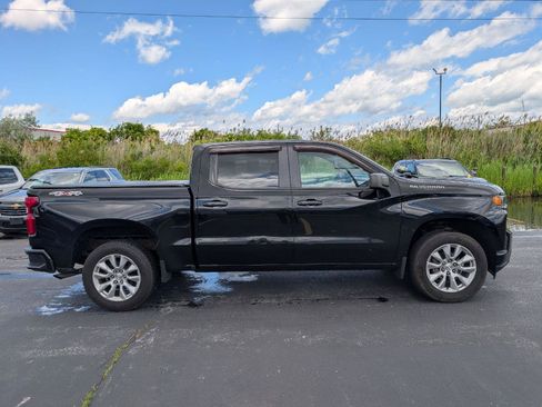 Used 2019 Chevrolet Silverado 1500 Custom w/ Custom Value Package AWD/4WD image 8