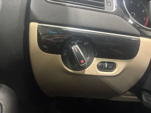 Used 2017 Volkswagen Jetta SEL FWD image 17
