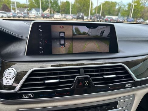 Used 2019 BMW 740i w/ Executive Package RWD image 36