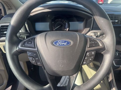 Used 2018 Ford Fusion SE w/ Fusion SE Technology Package image 8