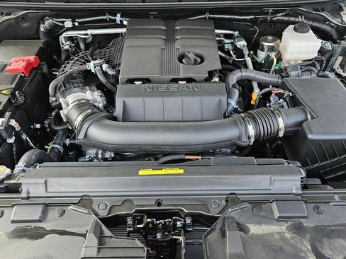 Used 2025 Nissan Frontier PRO-4X AWD/4WD image 18