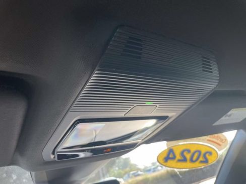Certified 2024 Volkswagen Atlas Cross Sport SE FWD image 28