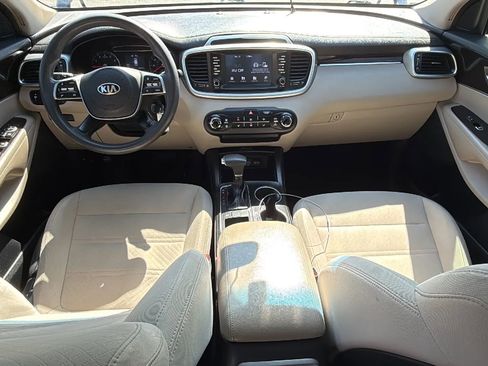 Used 2019 Kia Sorento LX image 30