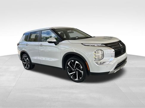 Used 2024 Mitsubishi Outlander SE AWD/4WD image 2