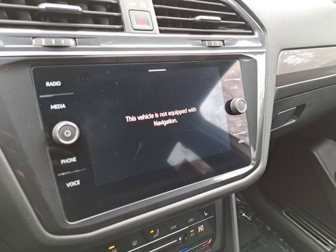 Certified 2023 Volkswagen Tiguan SE R-Line image 23